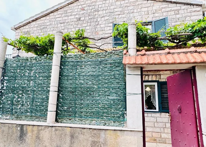 Spacious Stone With Sea Views