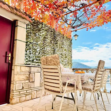 Дом отдыха Spacious Stone With Sea Views *