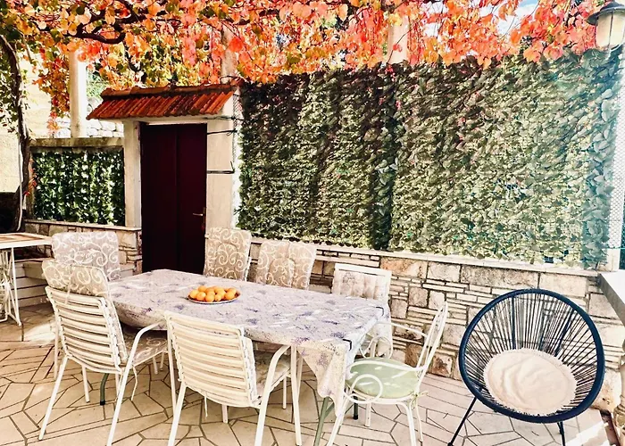 Spacious Stone With Sea Views Vakantiehuis