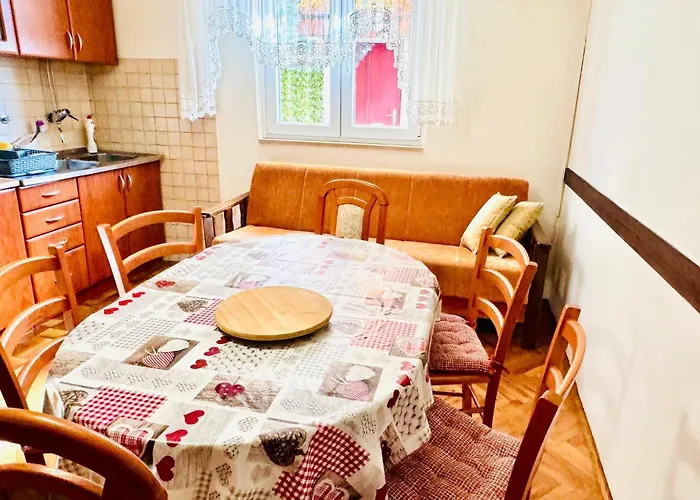 Spacious Stone With Sea Views بيت للعطل *