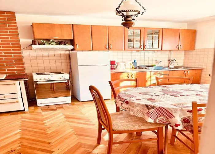 Spacious Stone With Sea Views بيت للعطل