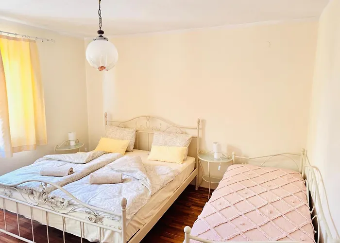 Vakantiehuis Spacious Stone With Sea Views *