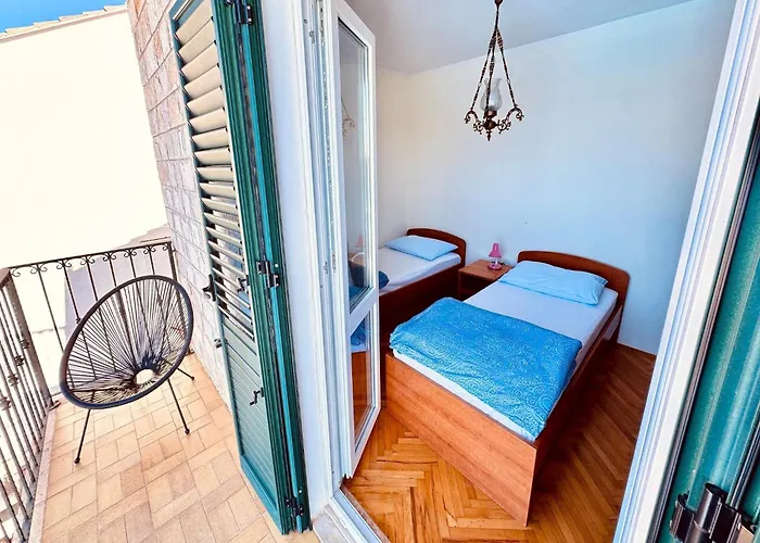 Vakantiehuis Spacious Stone With Sea Views