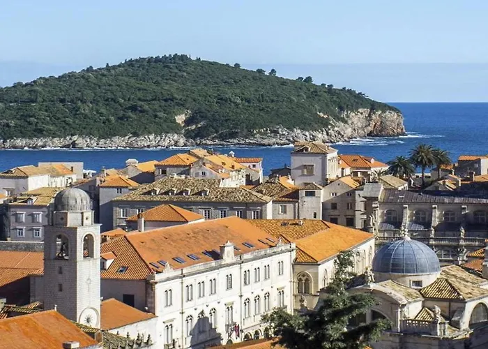 Spacious Stone With Sea Views Vakantiehuis *