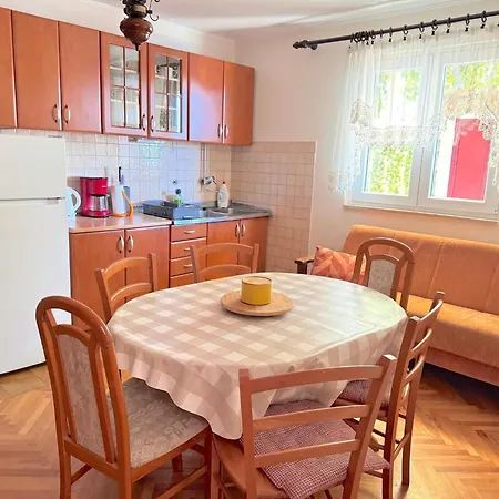 Spacious Stone With Sea Views *