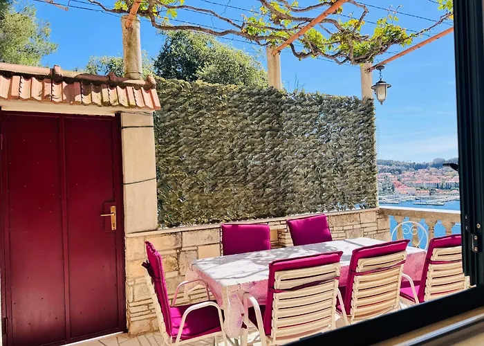 Spacious Stone With Sea Views Dom wakacyjny *