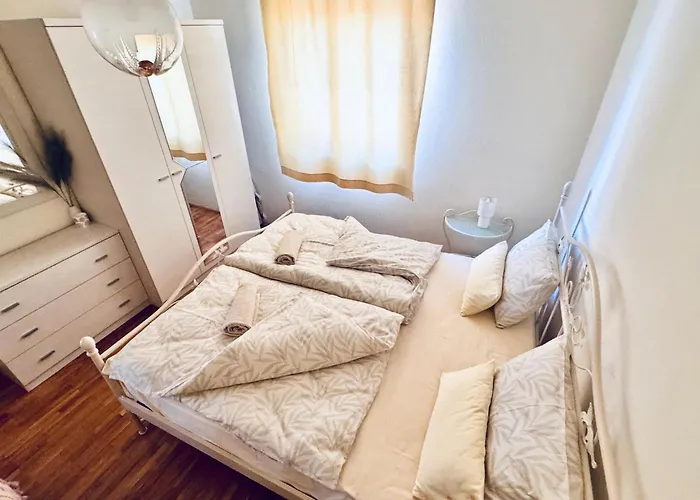 Spacious Stone With Sea Views