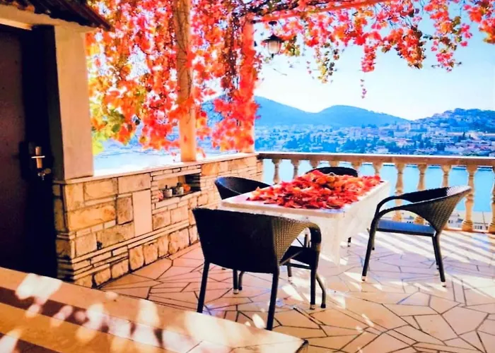 Spacious Stone With Sea Views