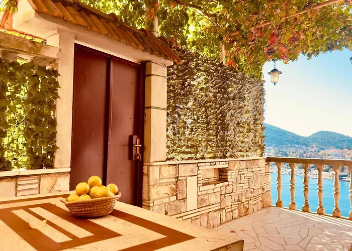 Spacious Stone With Sea Views Dom wakacyjny *